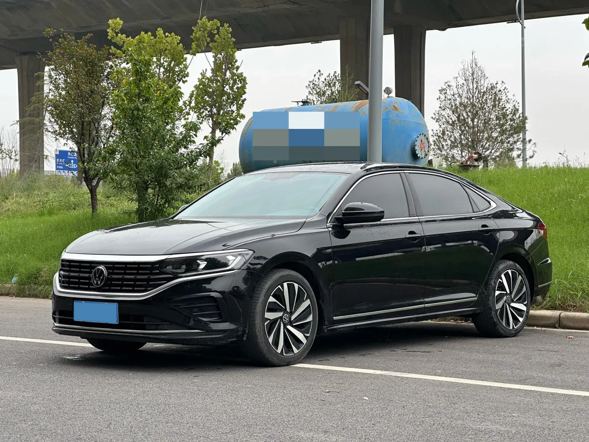 2023 VOLKSWAGEN PASSAT view 1
