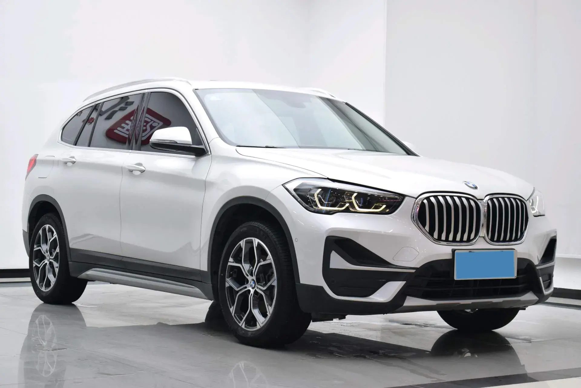 2021 BMW X1 thumbnail 3