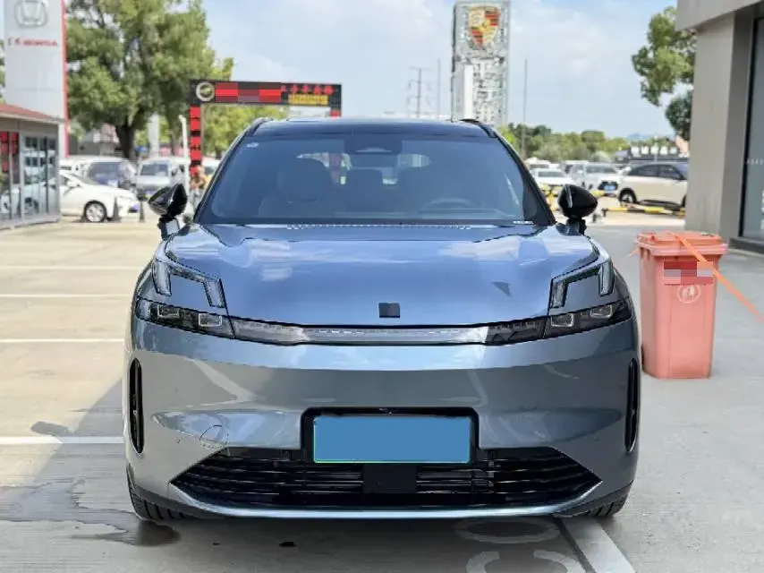 2025 LYNK&CO 08 thumbnail 2