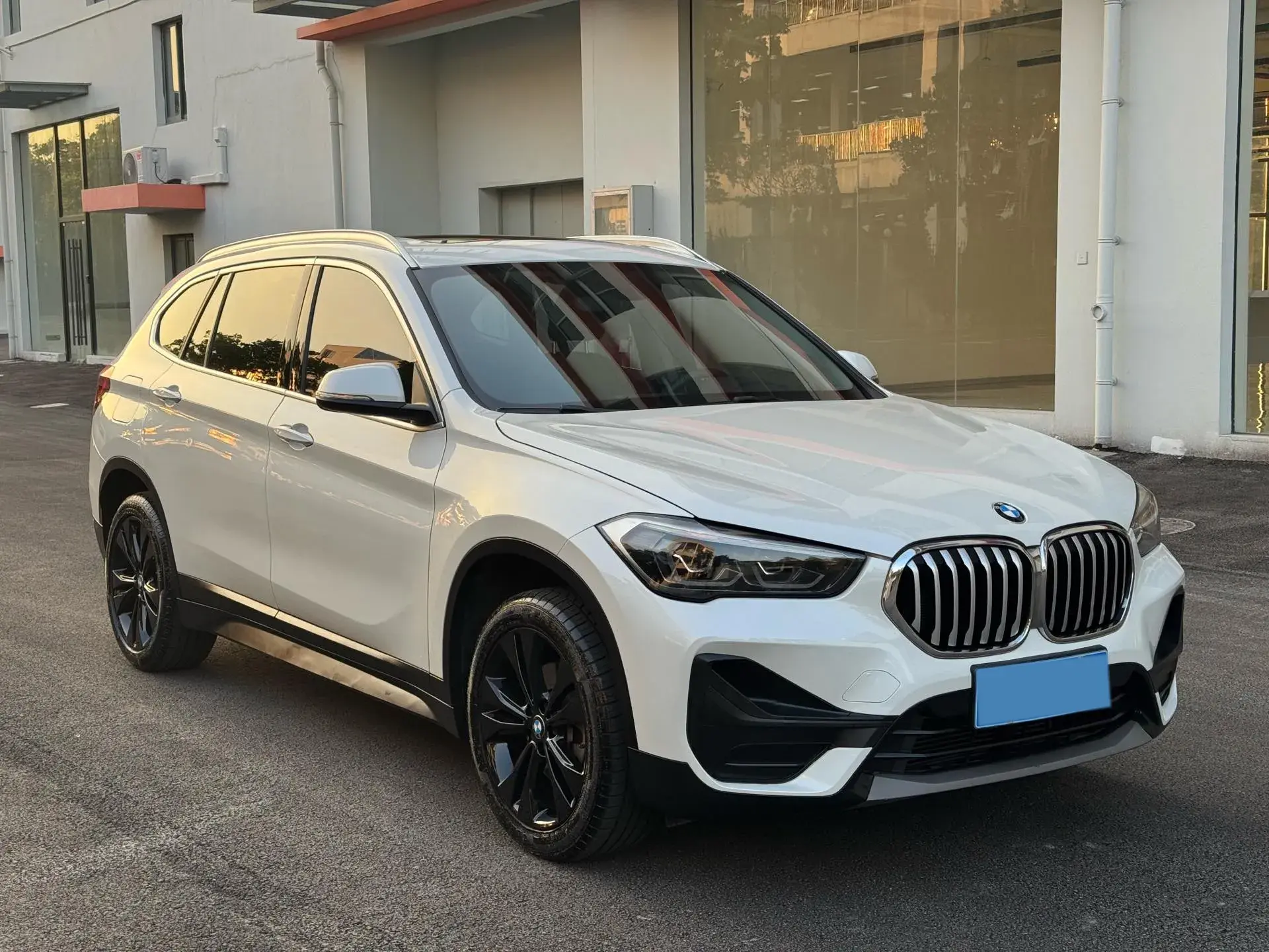 2020 BMW X1 thumbnail 3