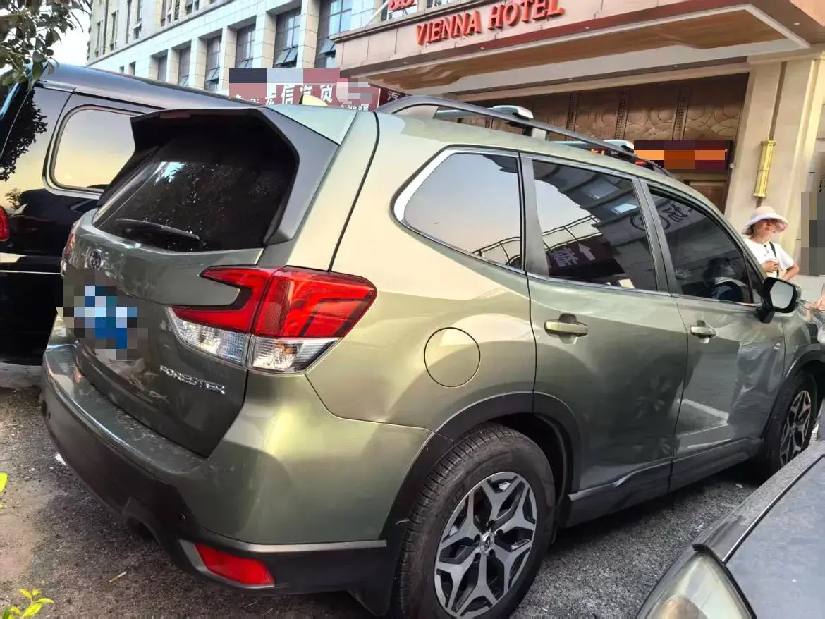 2021 SUBARU FORESTER thumbnail 4