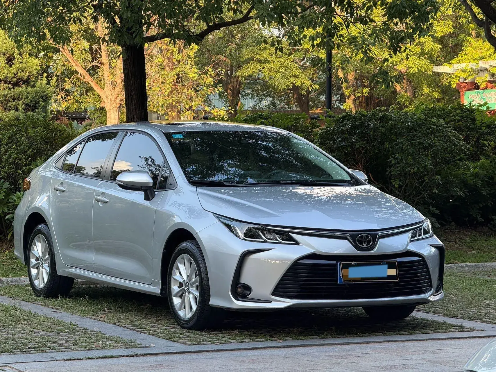2021 TOYOTA COROLLA thumbnail 2