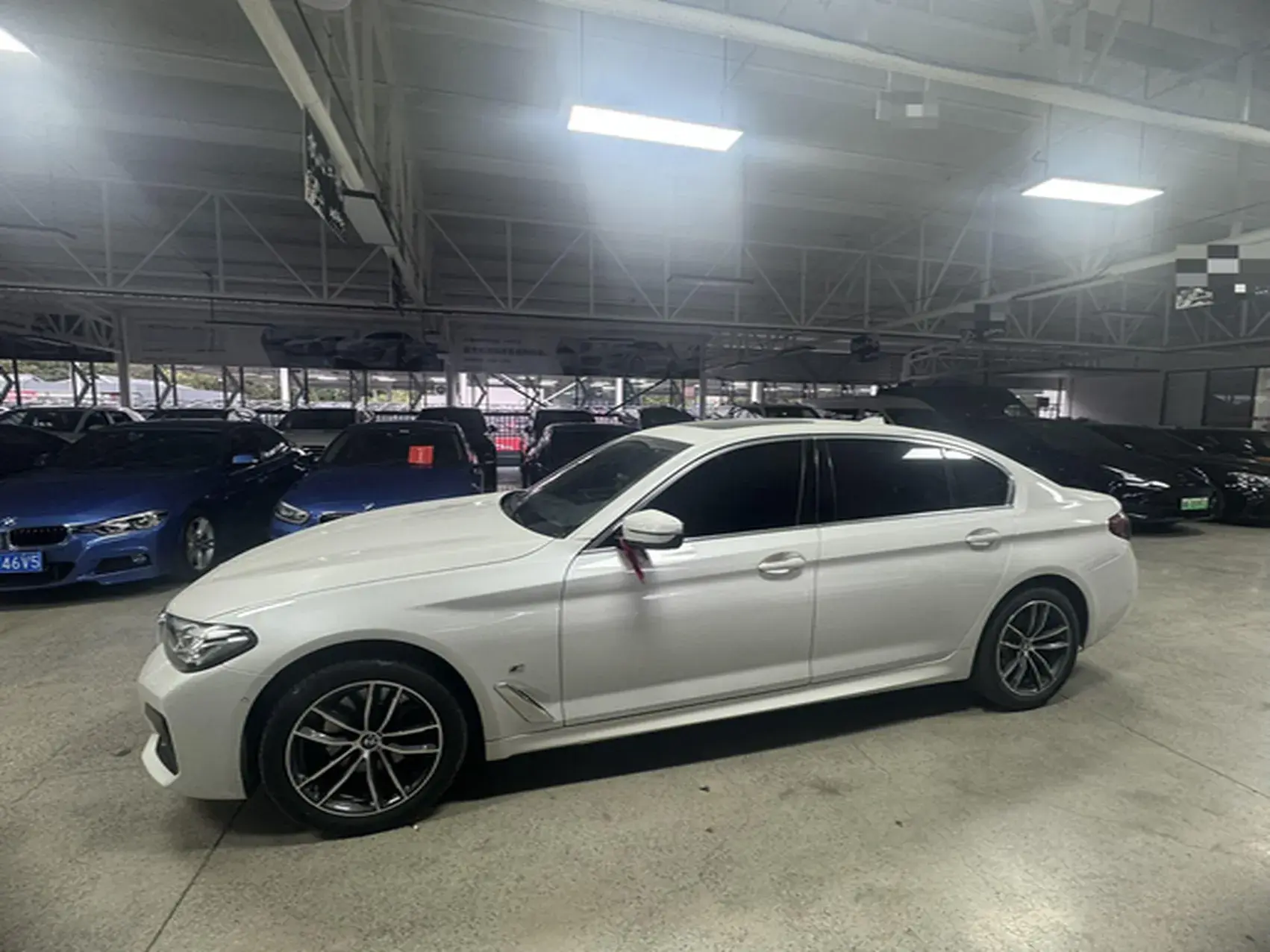 2021 BMW 5 thumbnail 2