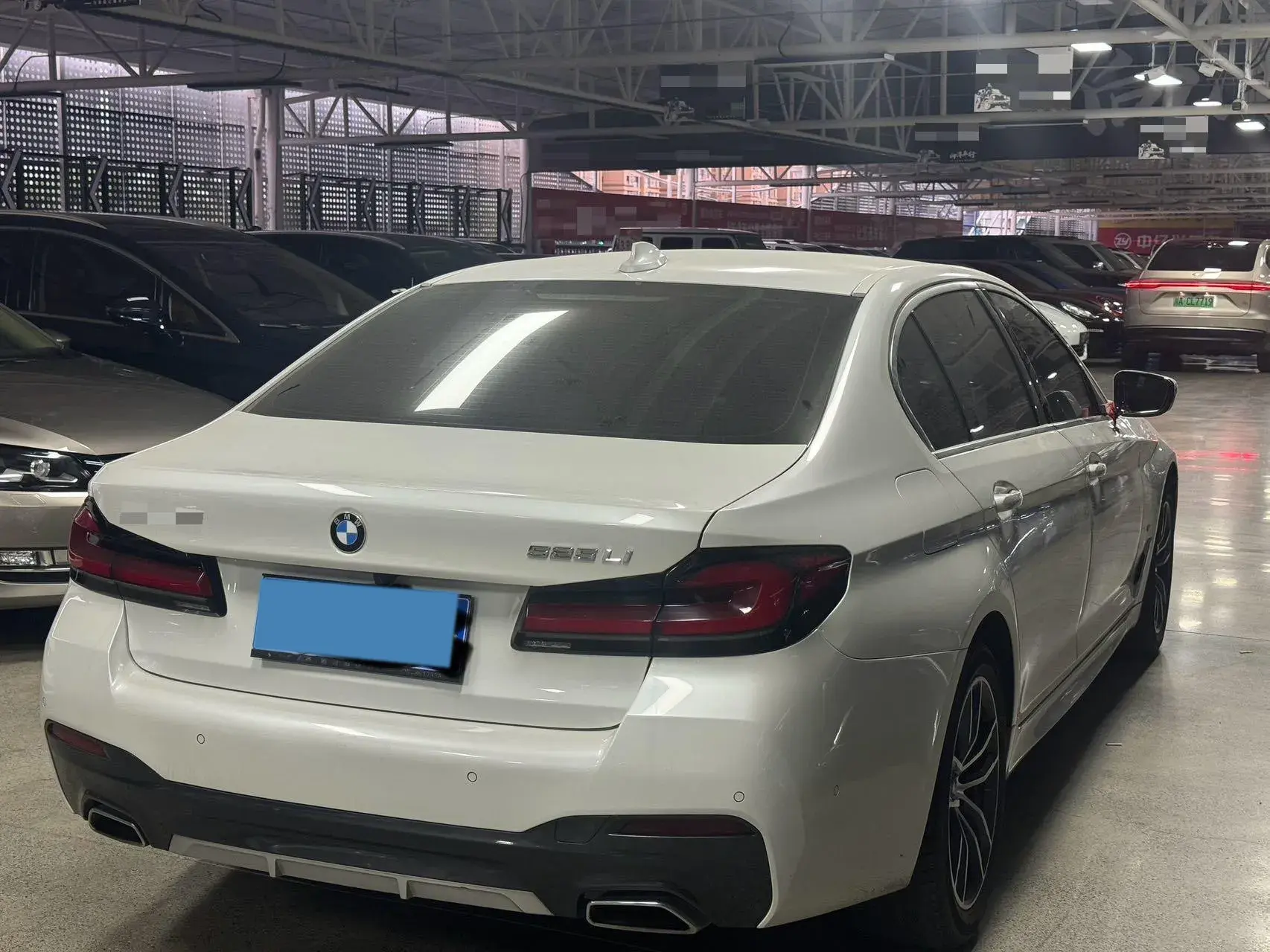 2021 BMW 5 thumbnail 4
