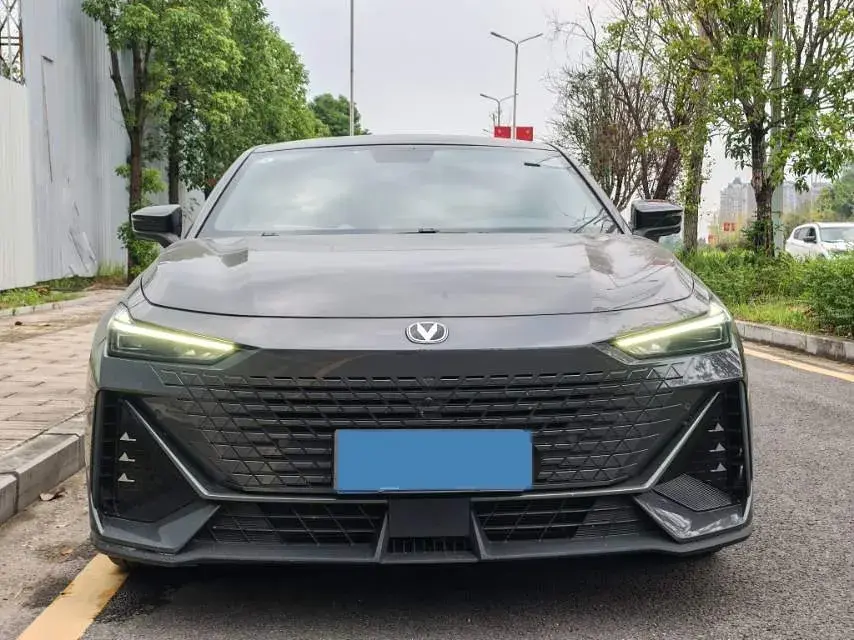 2022 CHANGAN UNI-V thumbnail 2