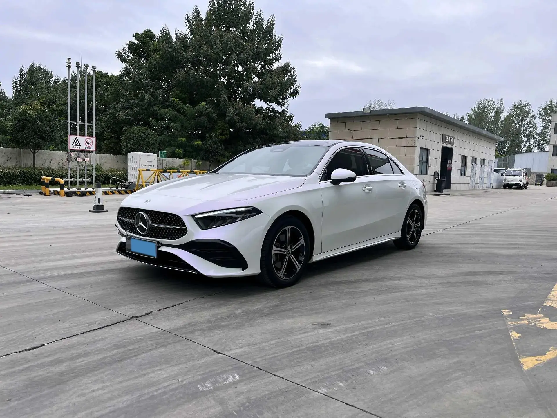 2023 MERCEDES-BENZ A view 1