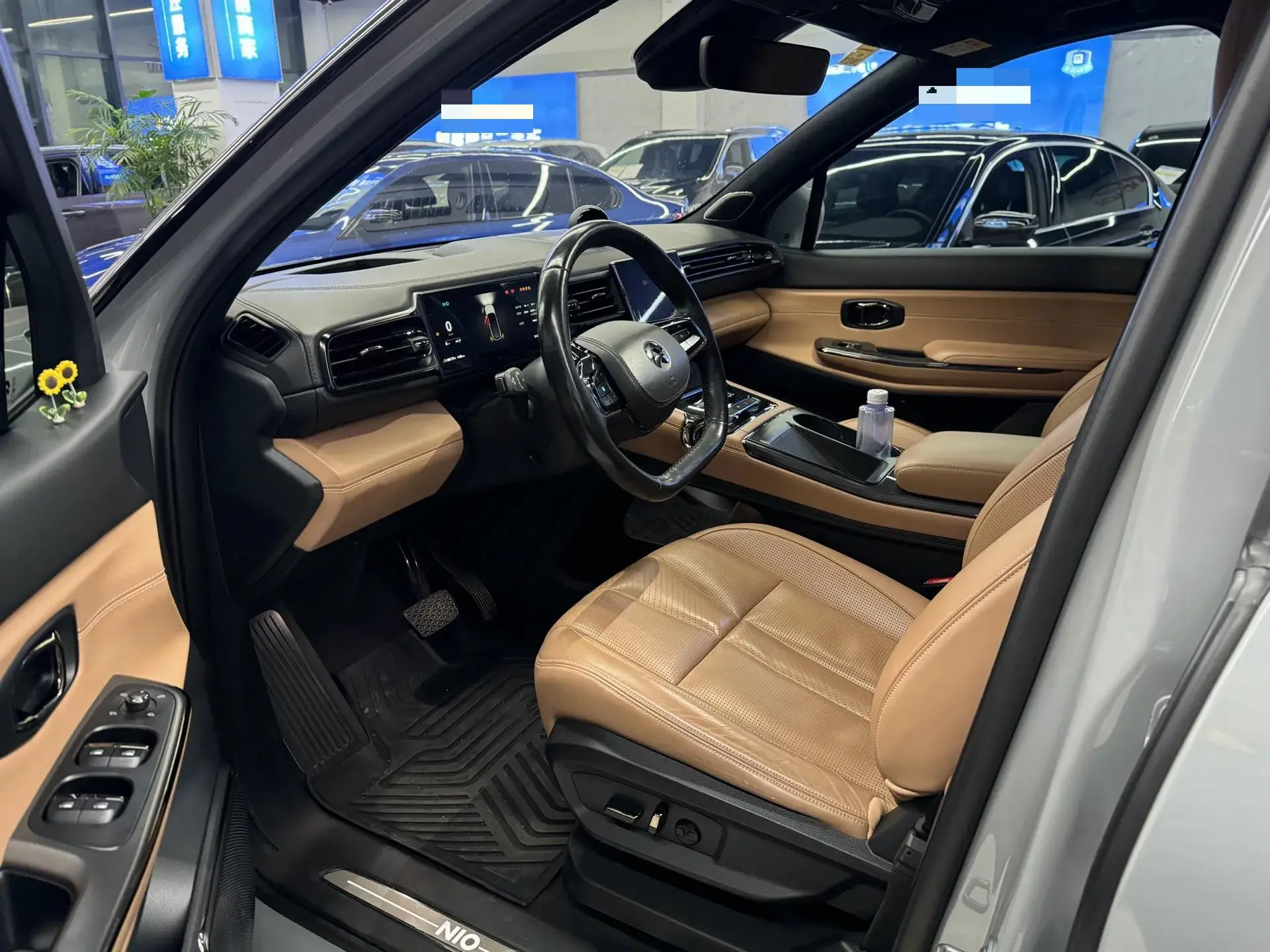 2020 NIO ES8 thumbnail 3