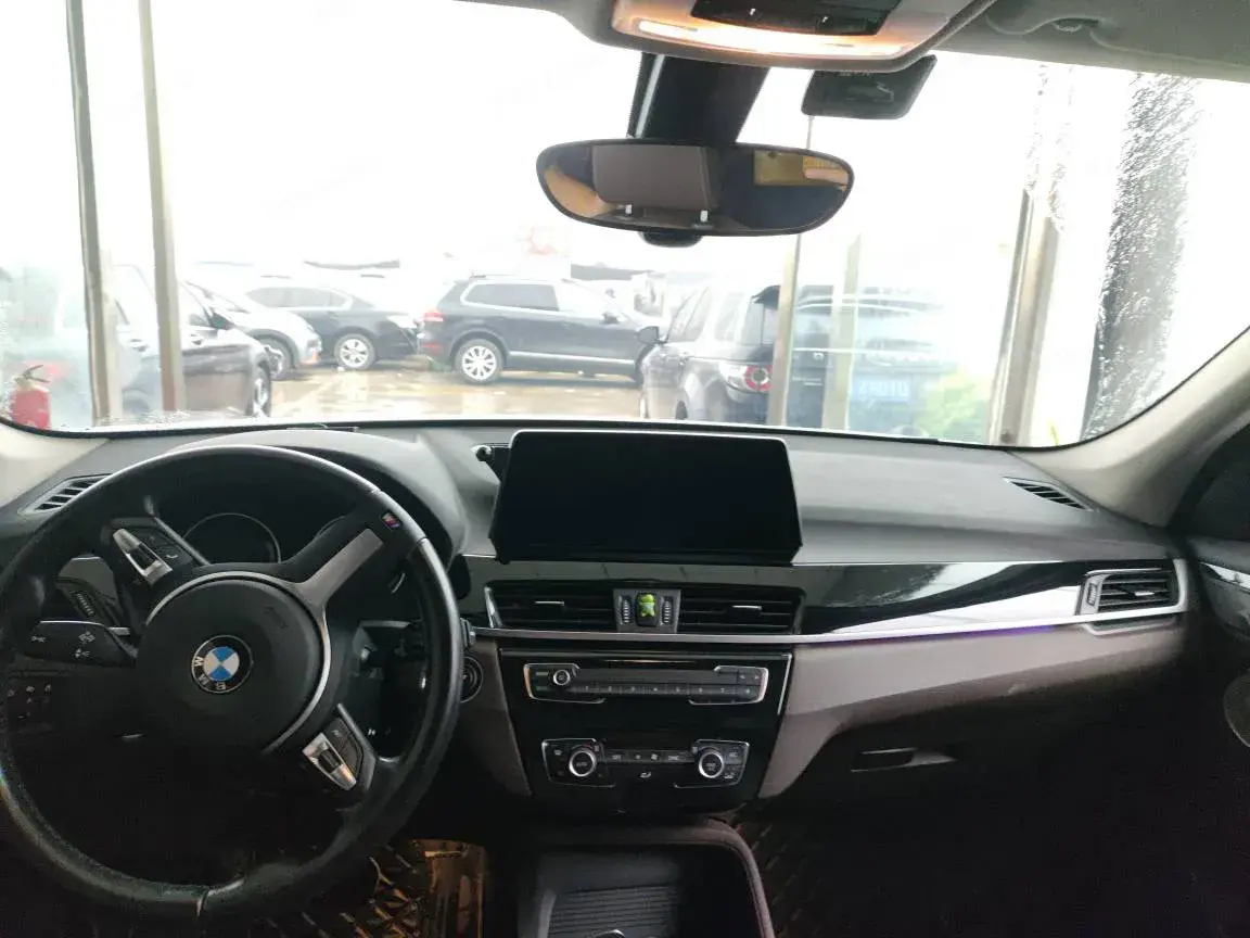 2022 BMW X1 thumbnail 3