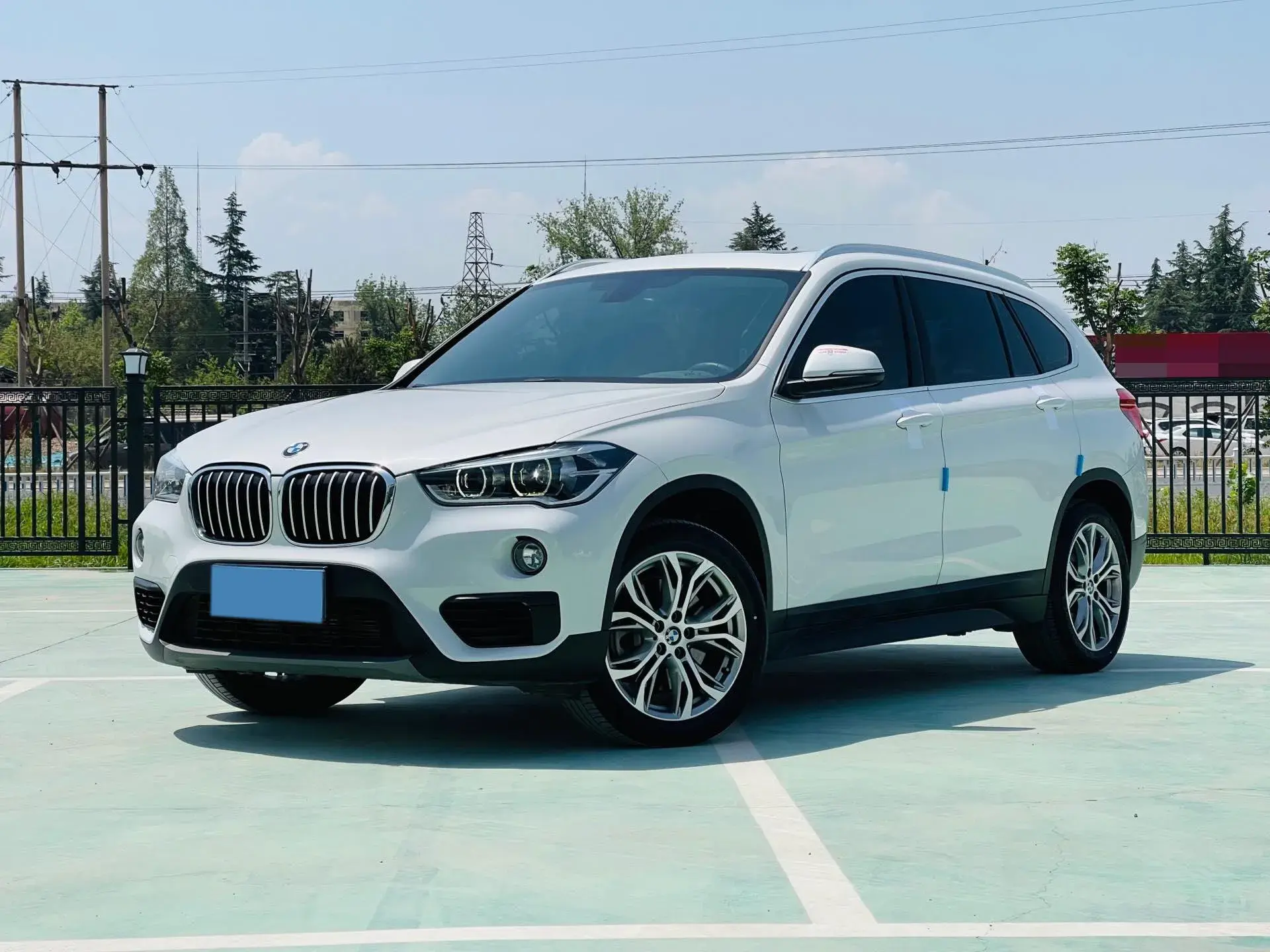 2022 BMW X1 view 1