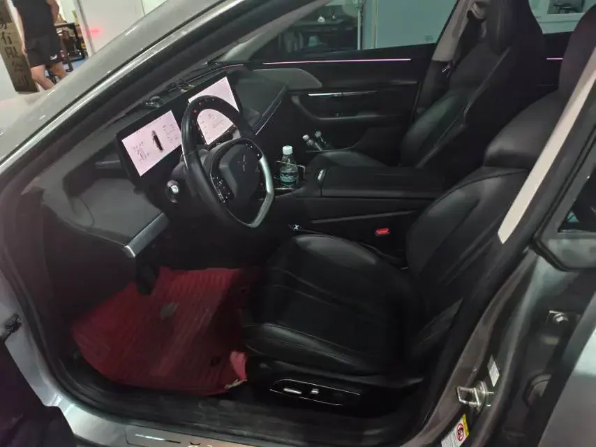 2022 XPENG P7 thumbnail 3