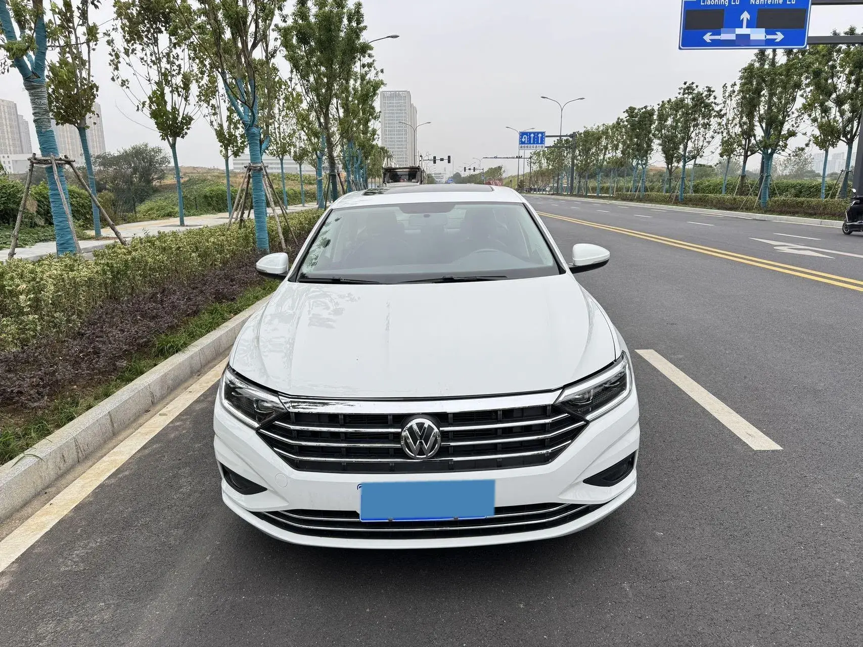 2019 VOLKSWAGEN SAGITAR thumbnail 2