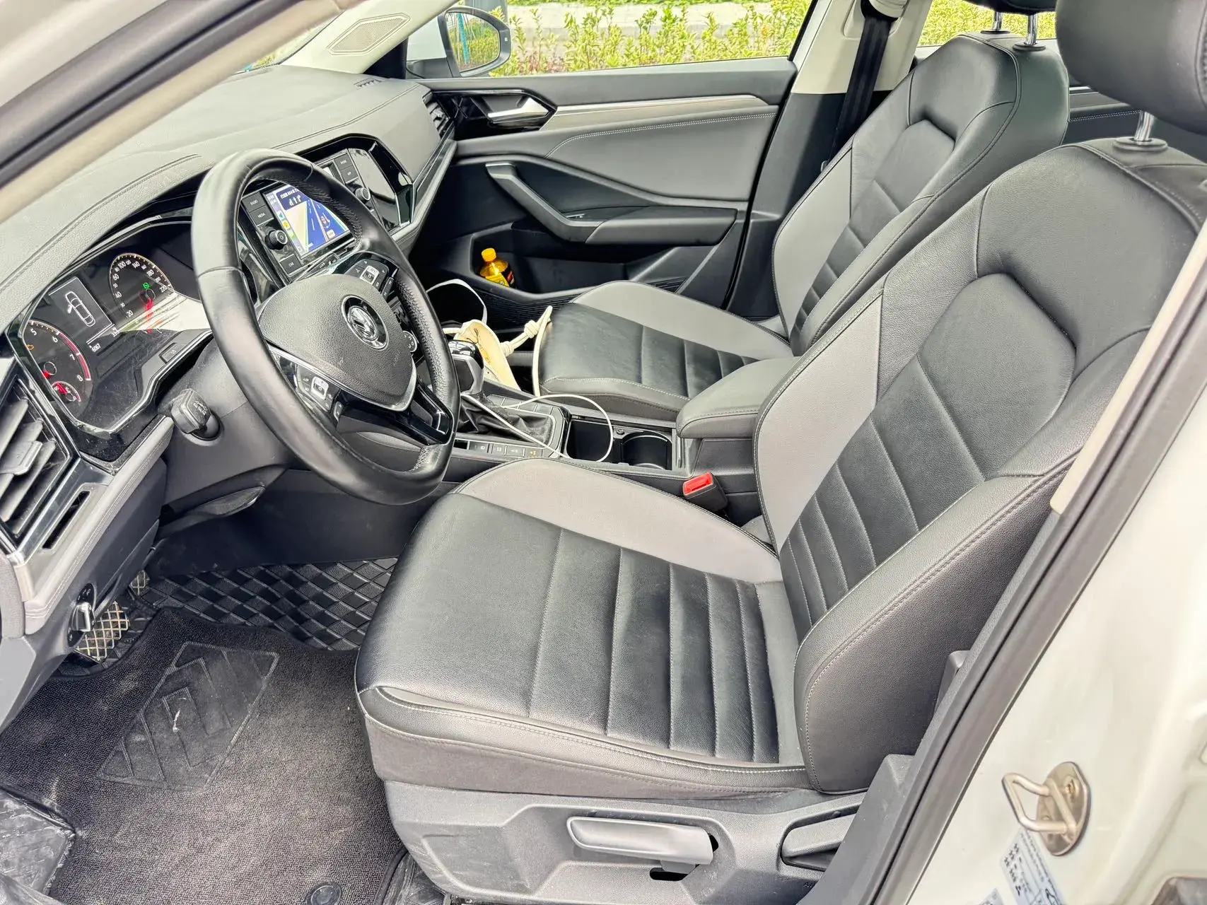 2019 VOLKSWAGEN SAGITAR thumbnail 4