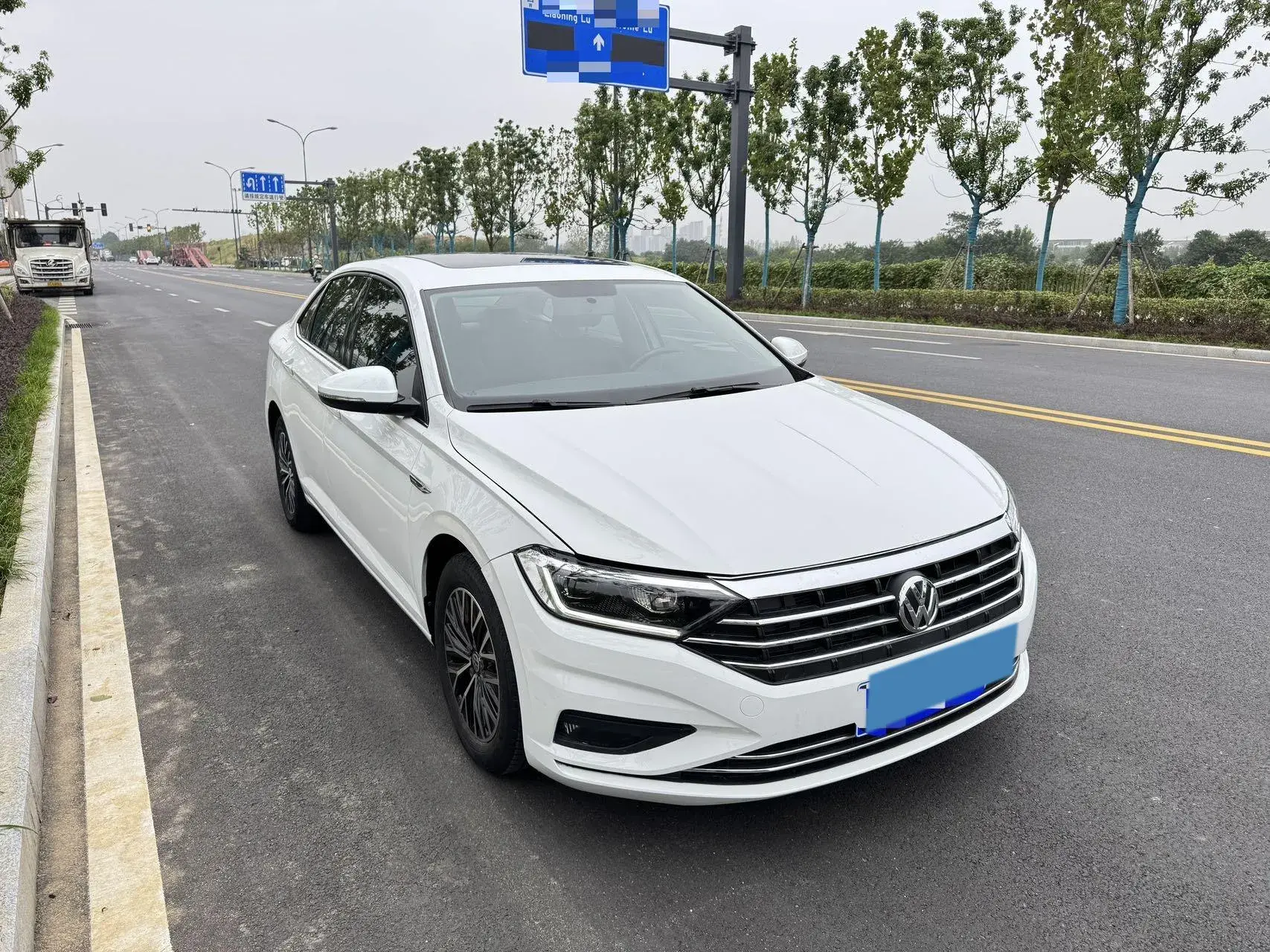 2019 VOLKSWAGEN SAGITAR thumbnail 3