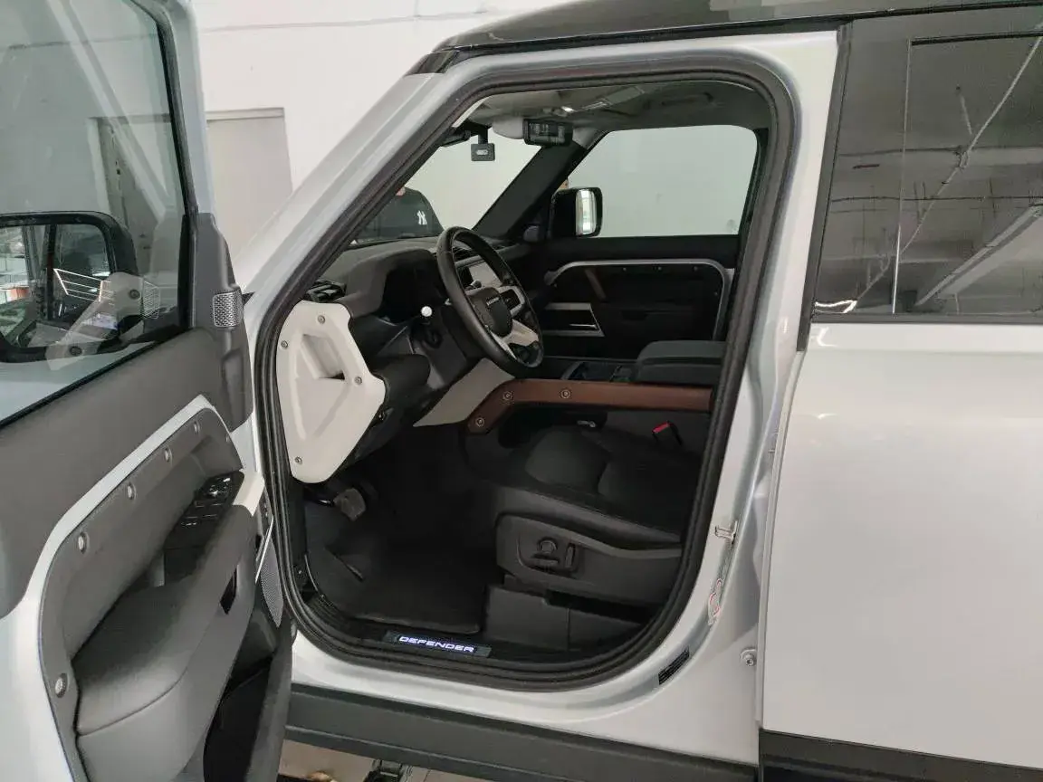 2022 LAND ROVER thumbnail 4