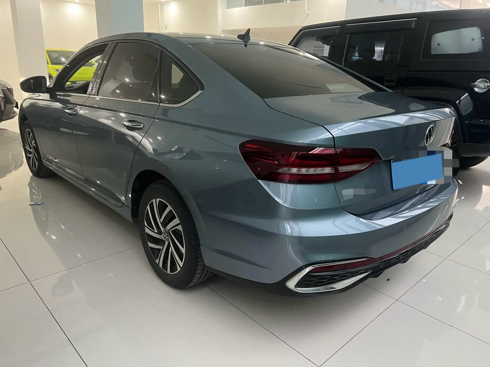 2023 VOLKSWAGEN LAVIDA thumbnail 3