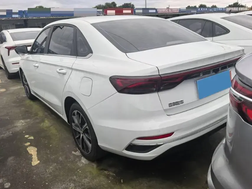 2022 GEELY EMGRAND thumbnail 4