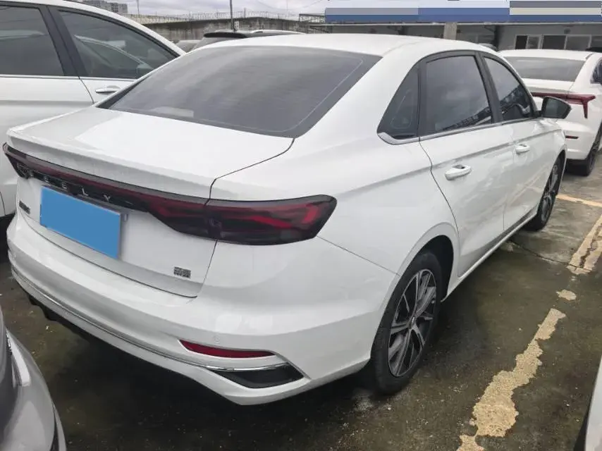 2022 GEELY EMGRAND thumbnail 3