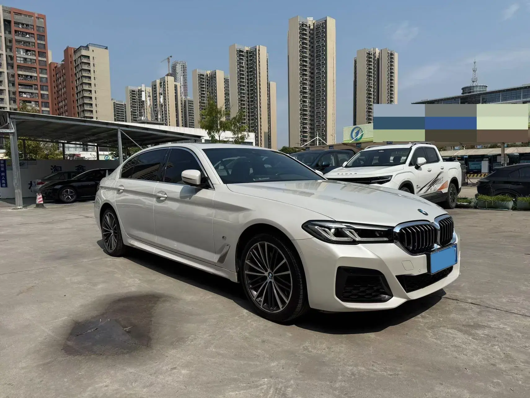 2022 BMW 5 thumbnail 3