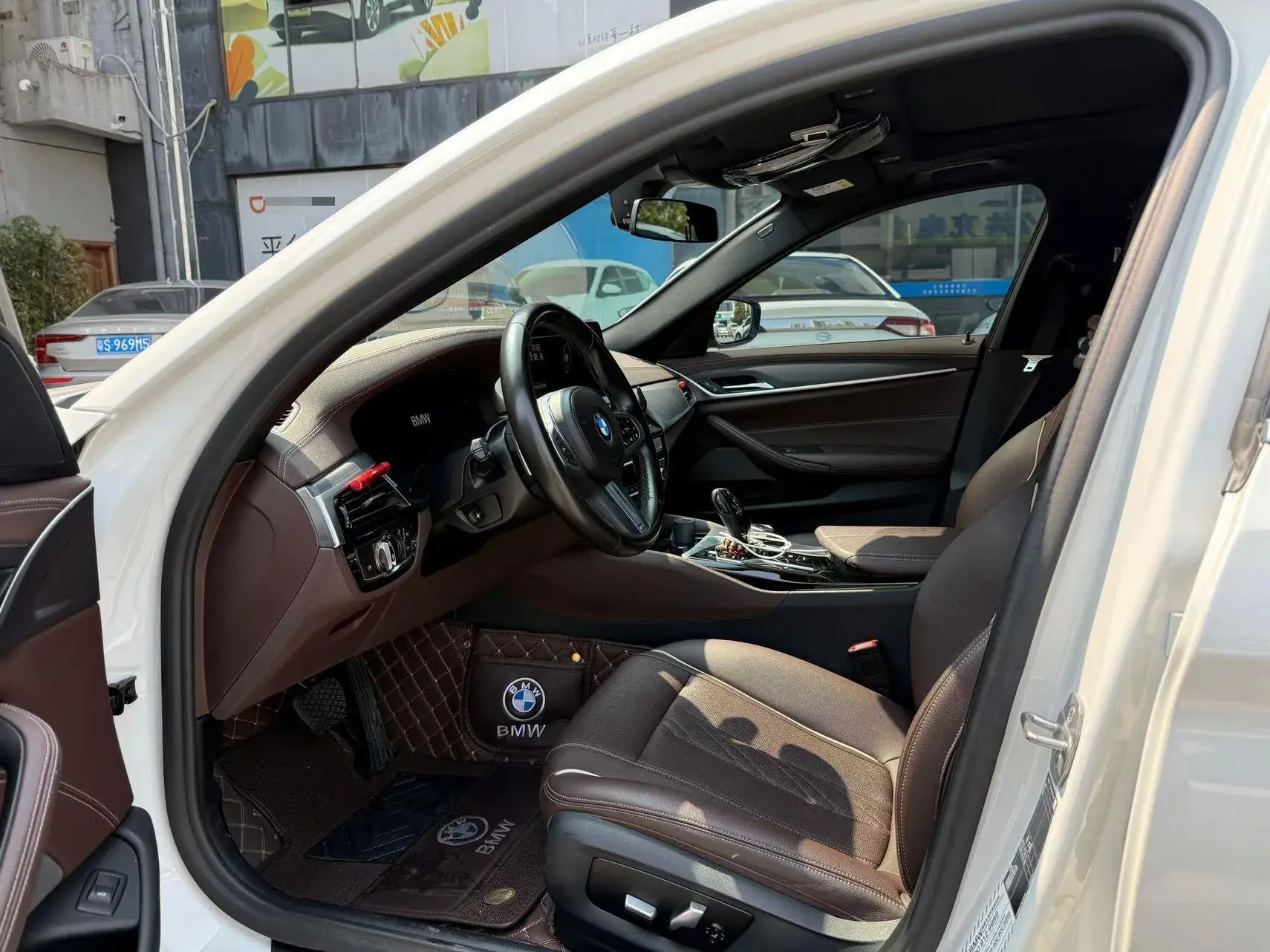 2022 BMW 5 thumbnail 4