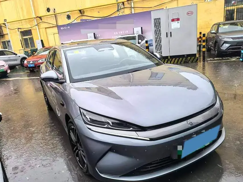 2025 BYD QINL thumbnail 2