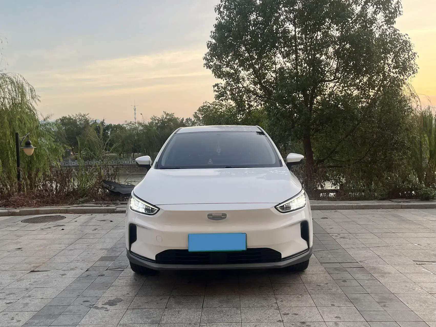 2021 GEOMETRY C thumbnail 2