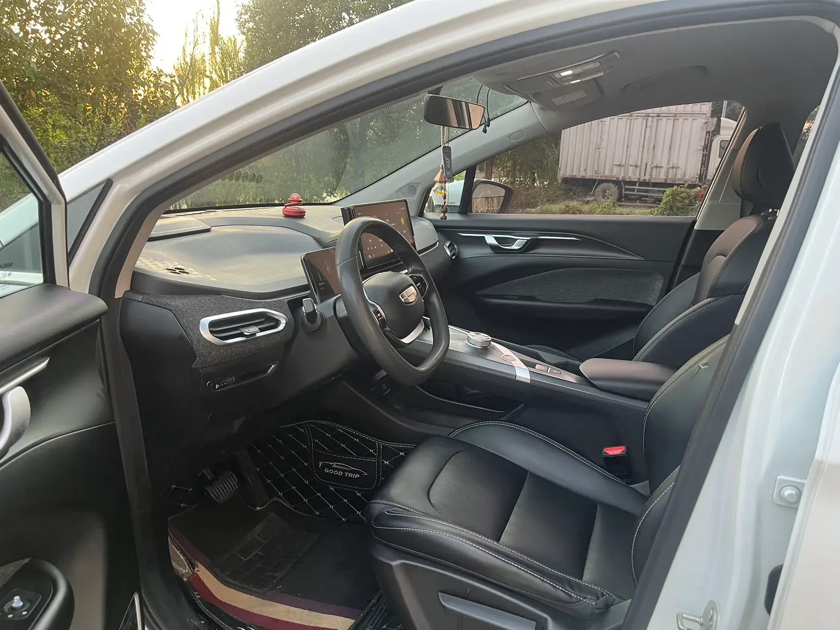 2021 GEOMETRY C thumbnail 4