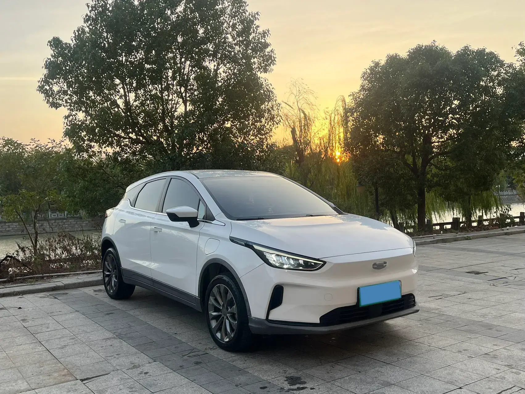 2021 GEOMETRY C thumbnail 3