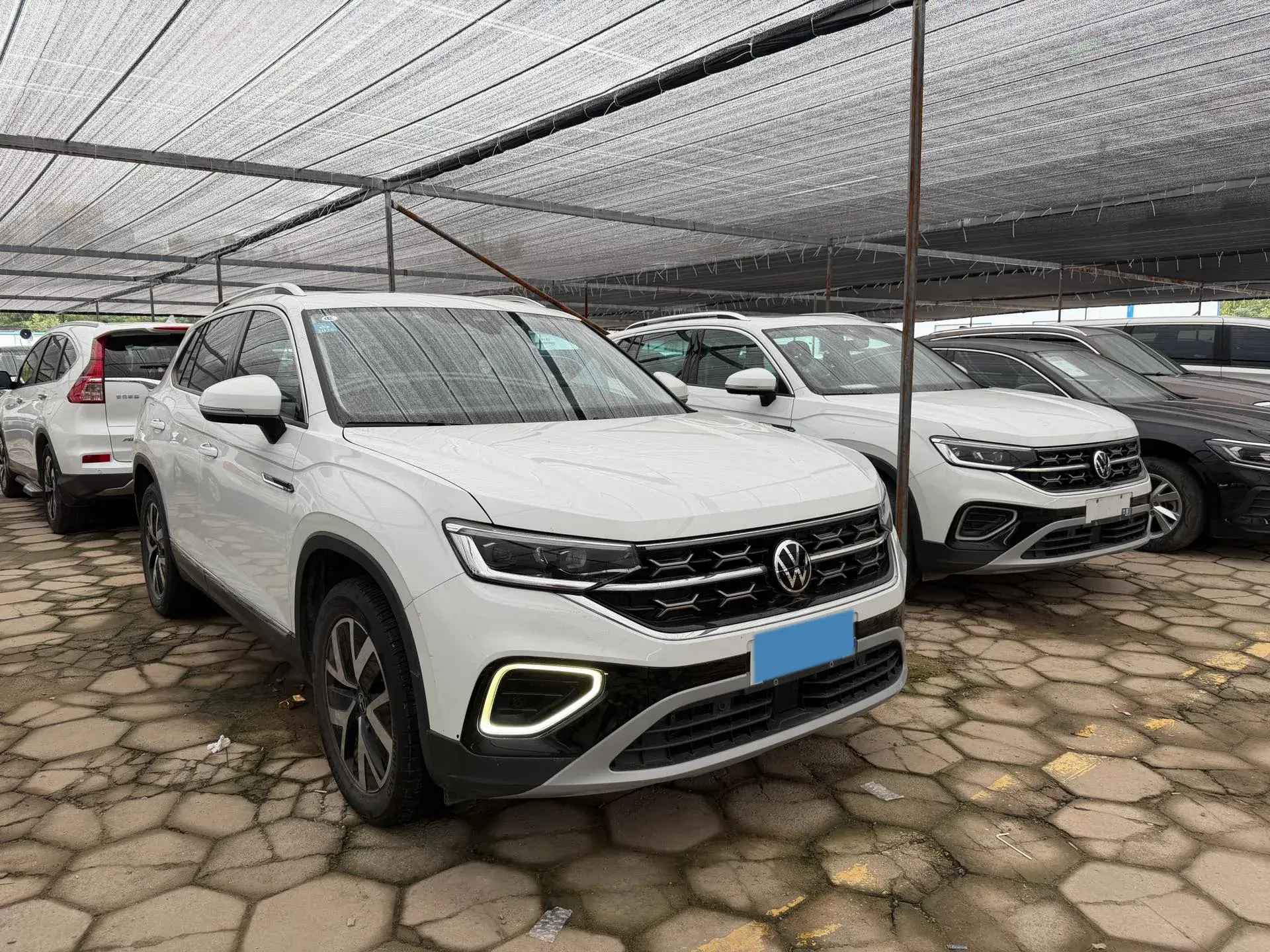 2023 VOLKSWAGEN TAYRON thumbnail 2