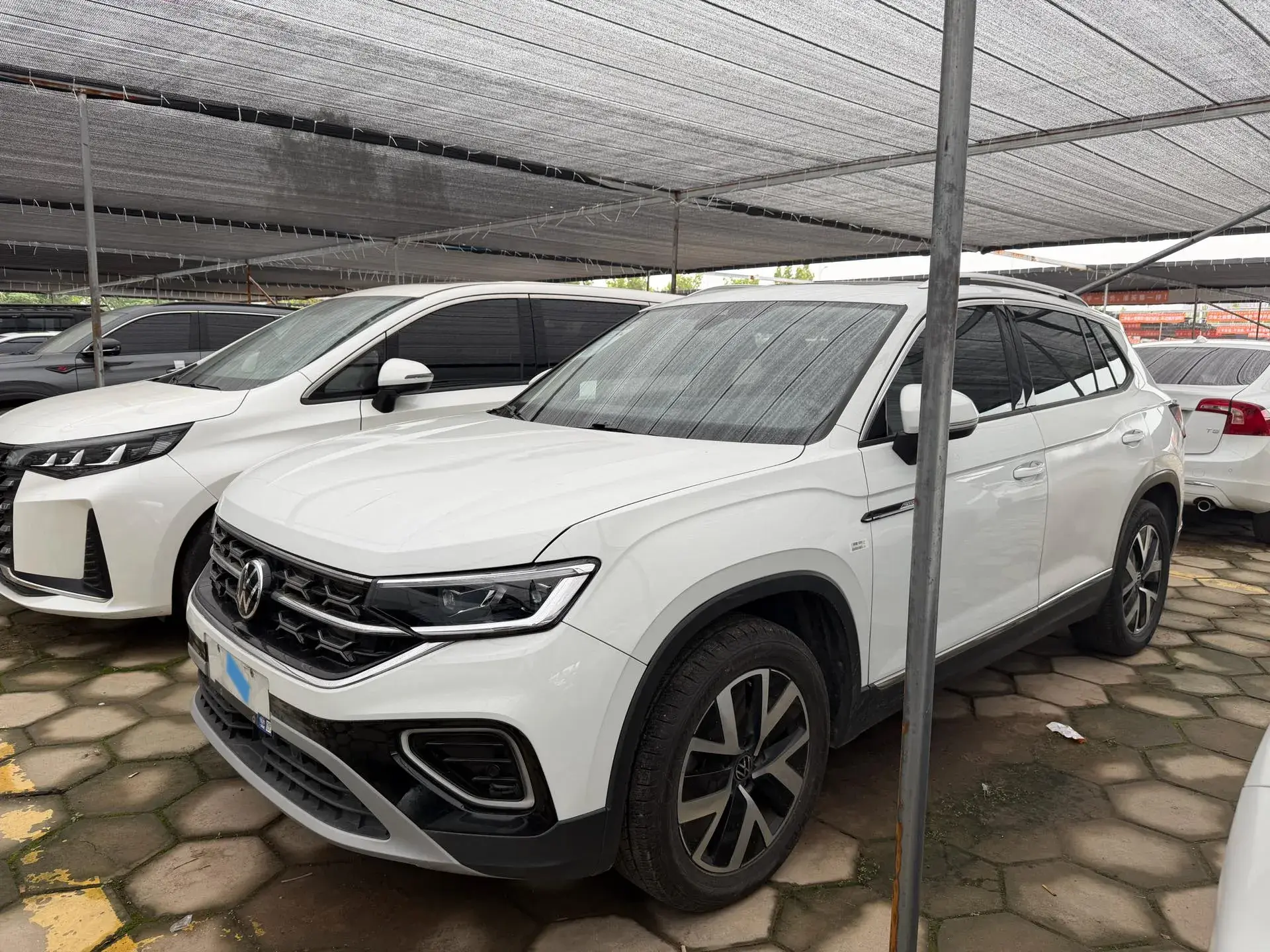 2023 VOLKSWAGEN TAYRON view 1