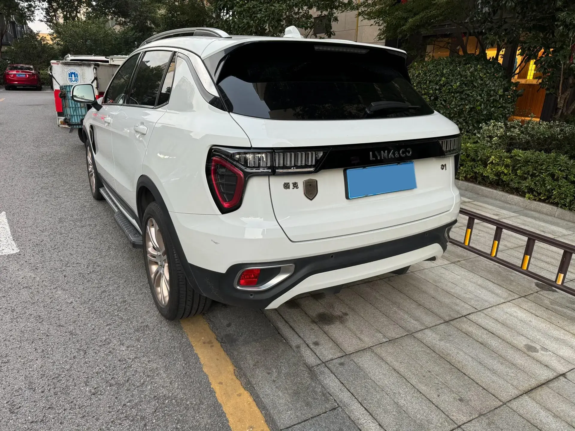 2018 LYNK&CO 01 thumbnail 2