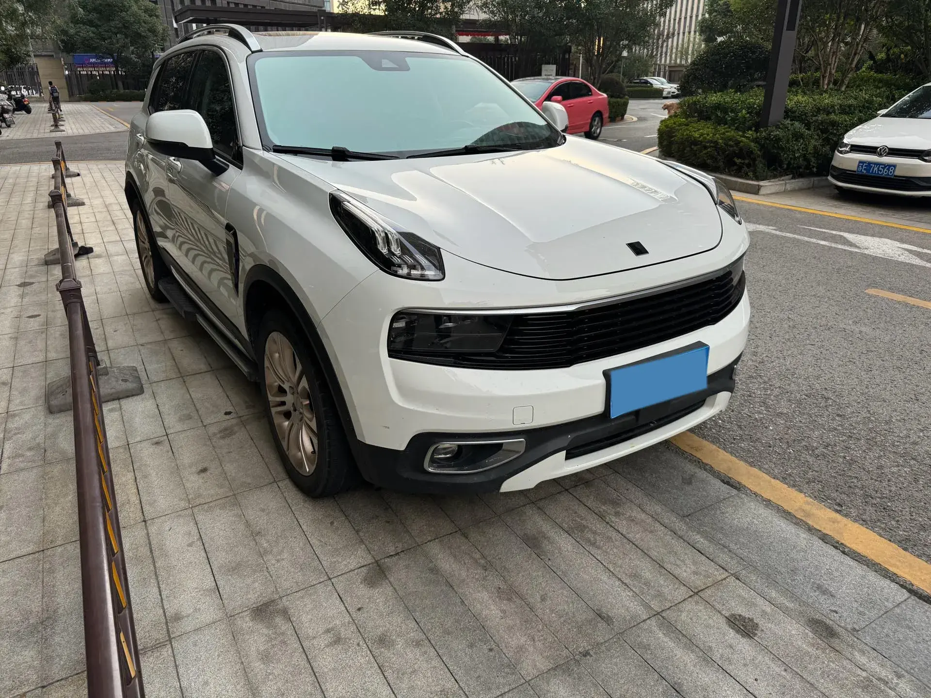 2018 LYNK&CO 01 thumbnail 4