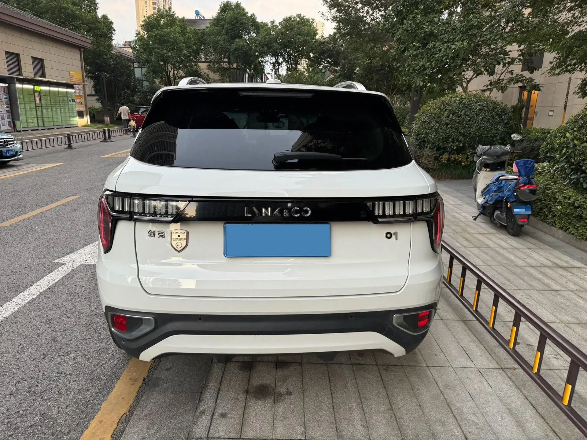 2018 LYNK&CO 01 thumbnail 3