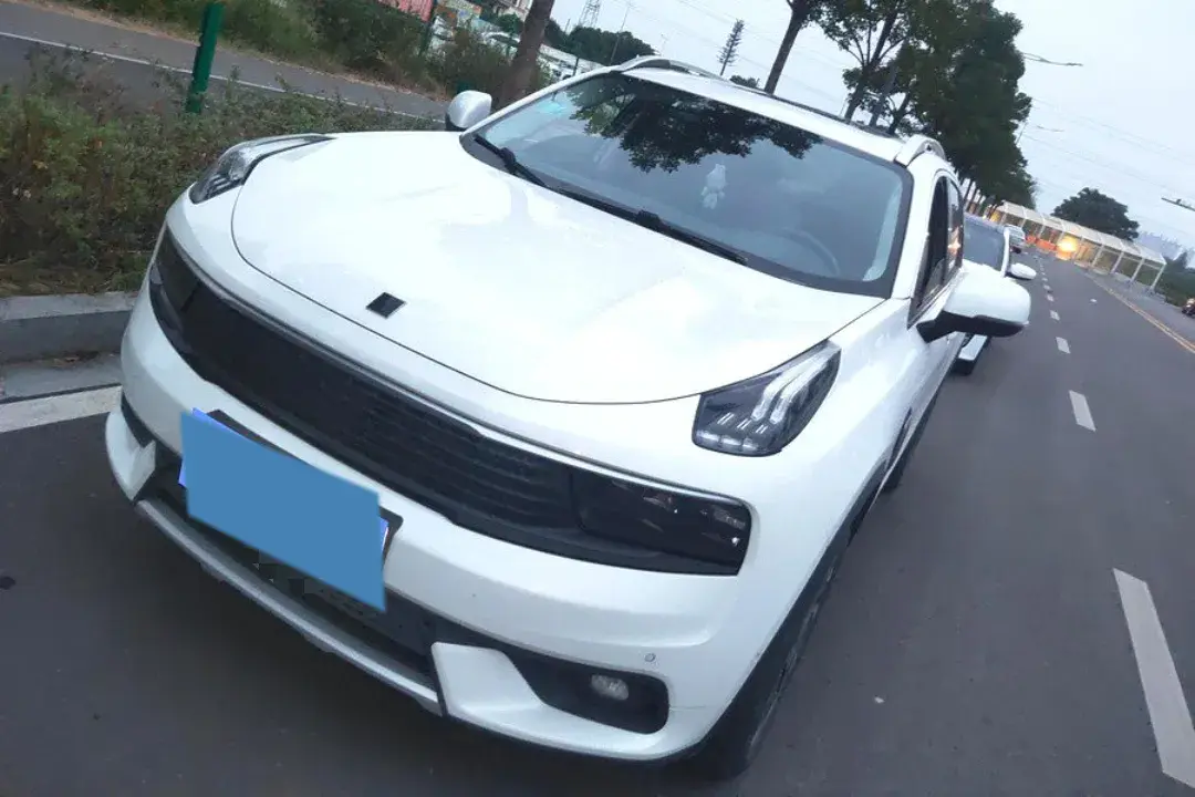 2019 LYNK&CO 01 view 1