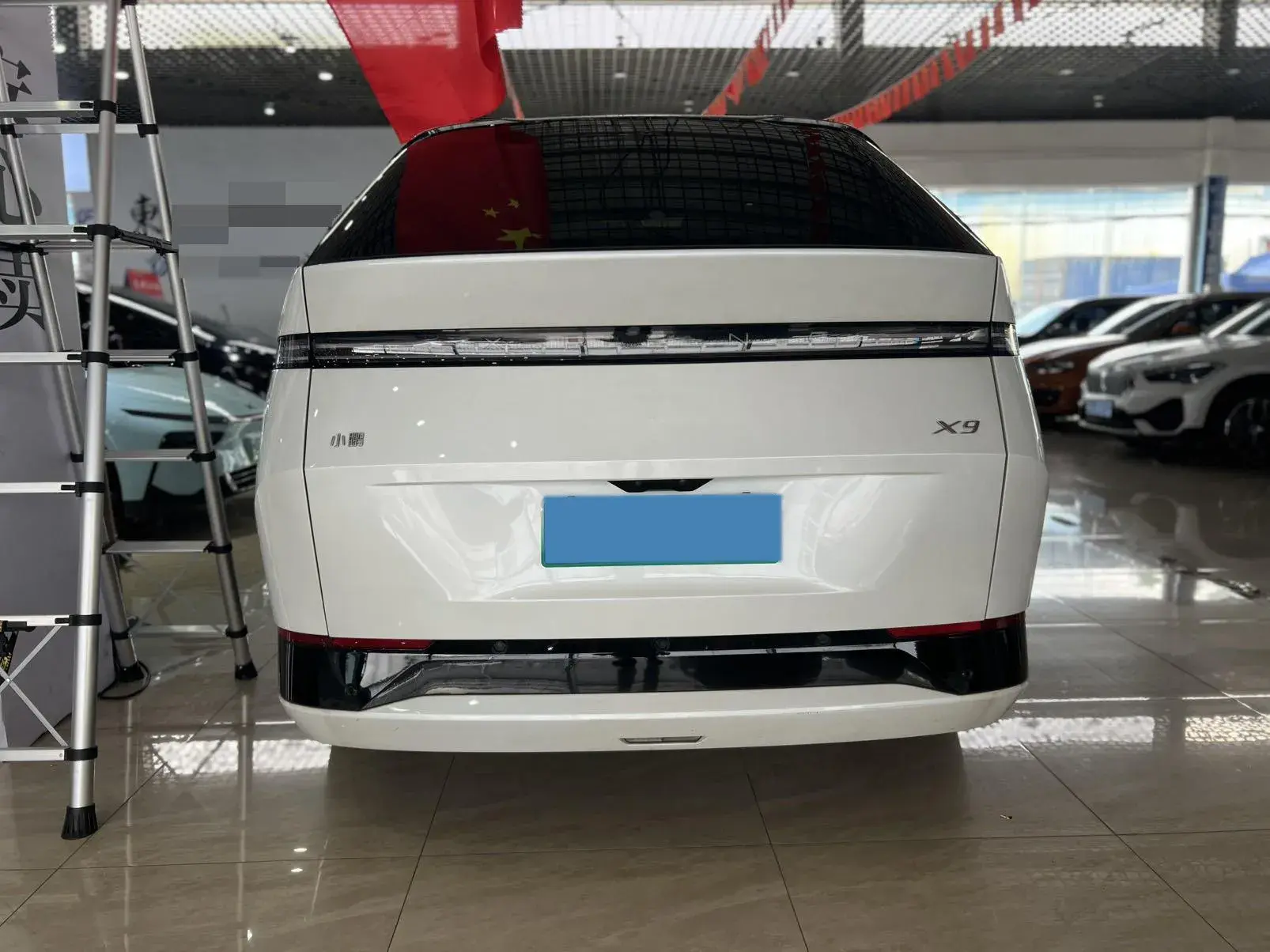 2024 XPENG X9 thumbnail 4