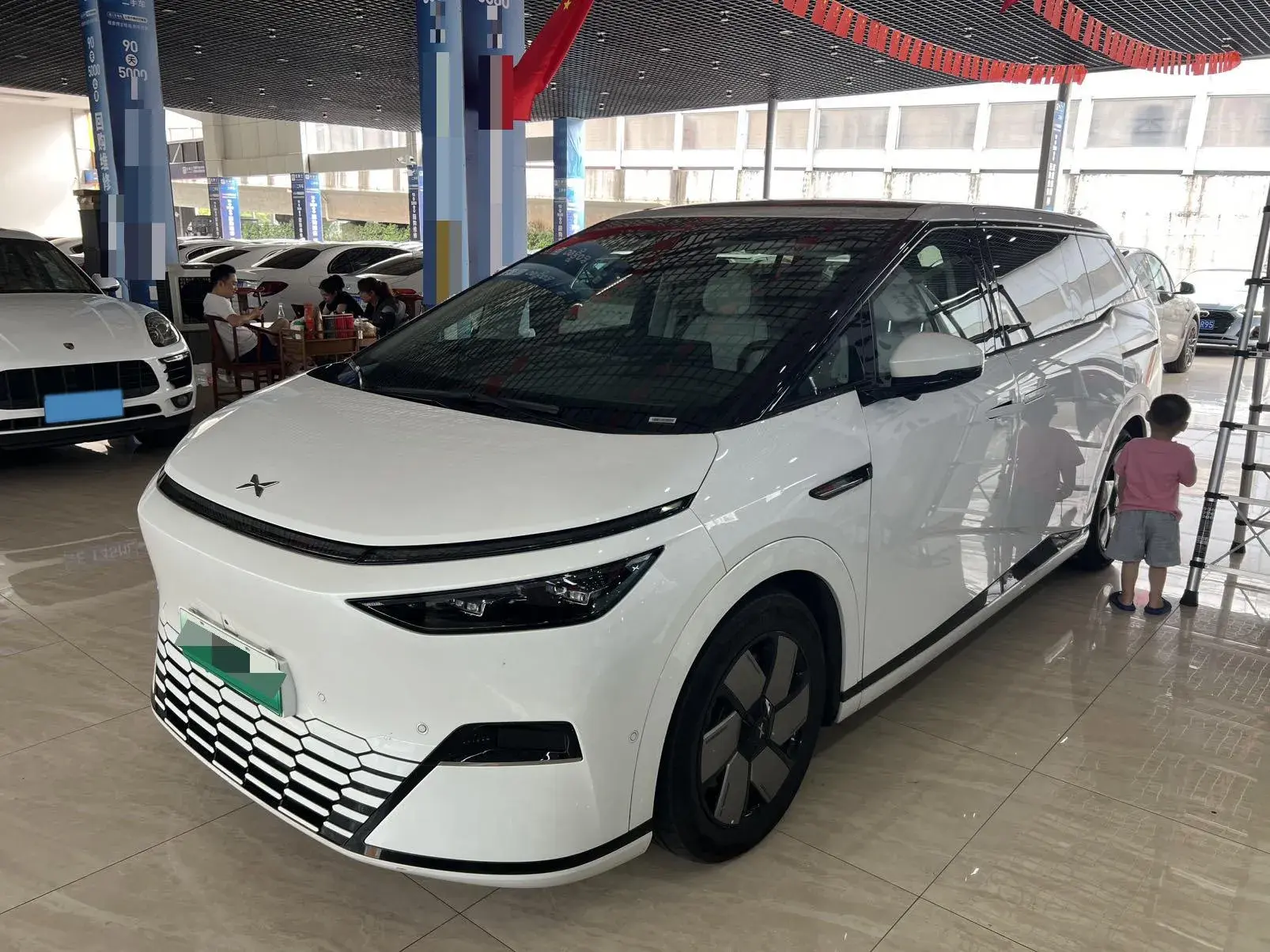 2024 XPENG X9 view 1