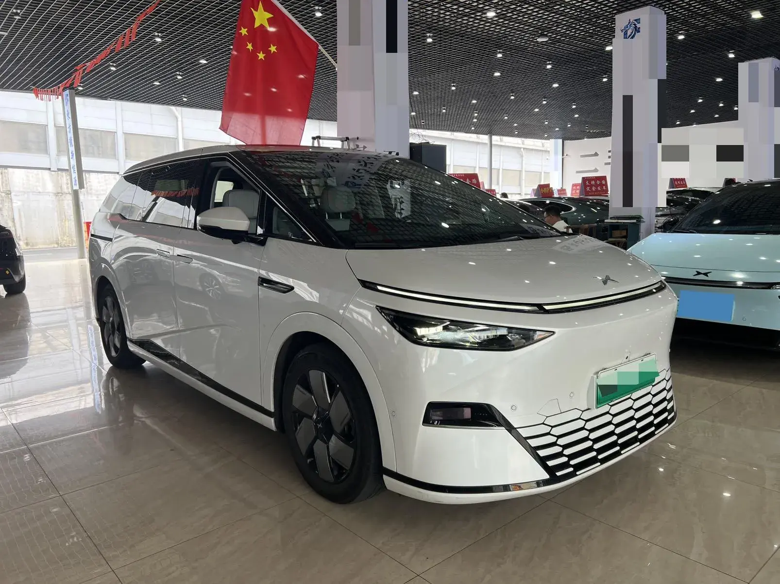 2024 XPENG X9 thumbnail 2