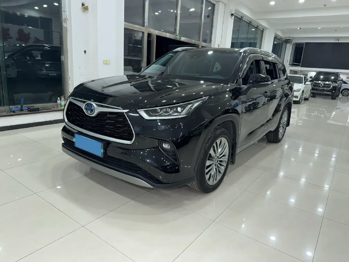 2022 Toyota Highlander 2.5L 192HP L4 E-CVT Hybrid