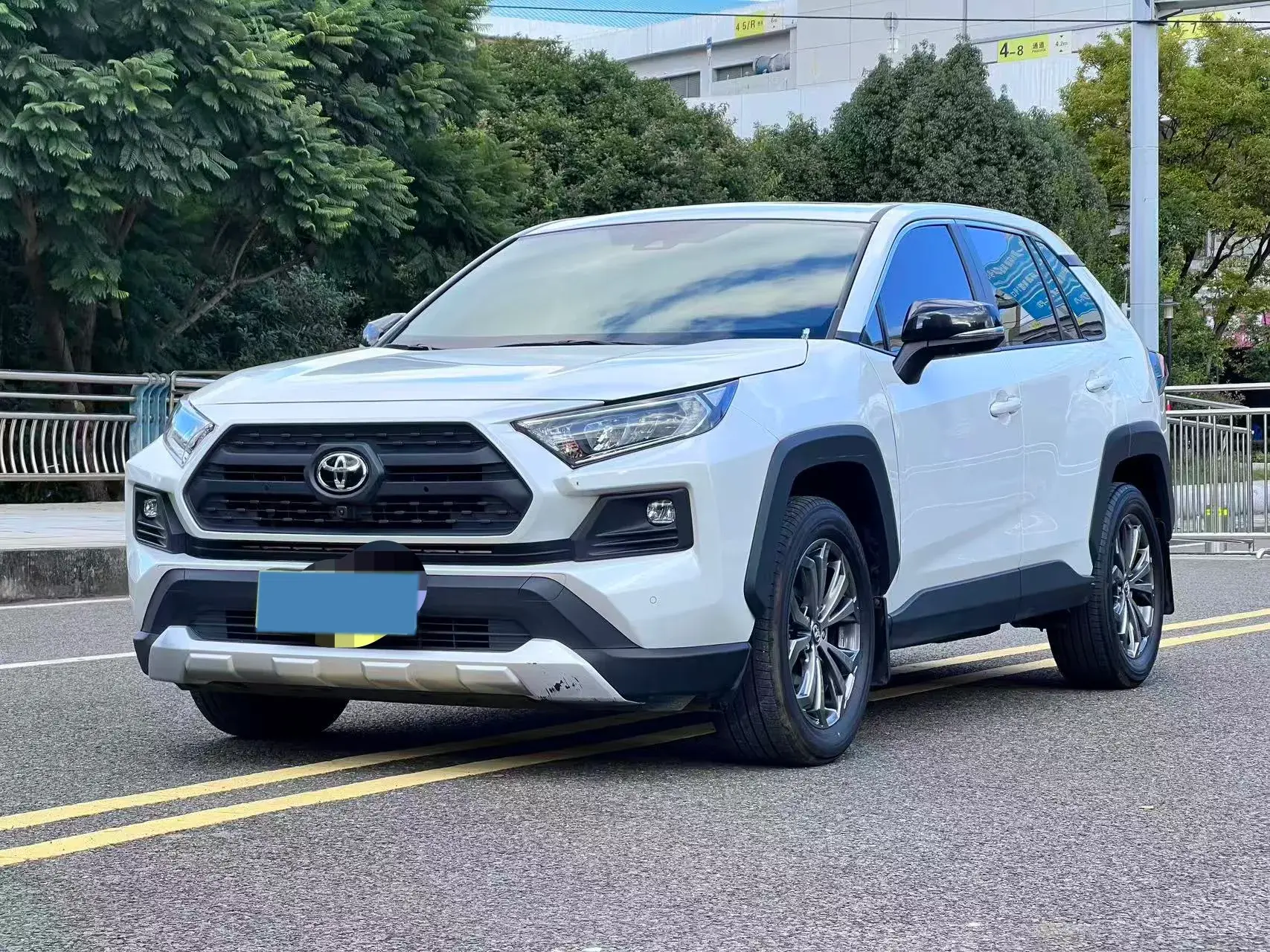 2023 TOYOTA RAV4 view 1