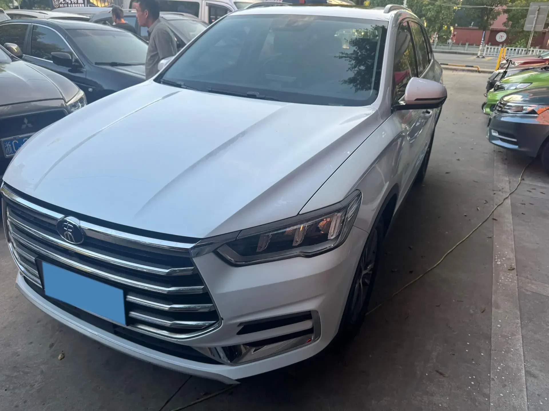 2019 BYD SONG view 1