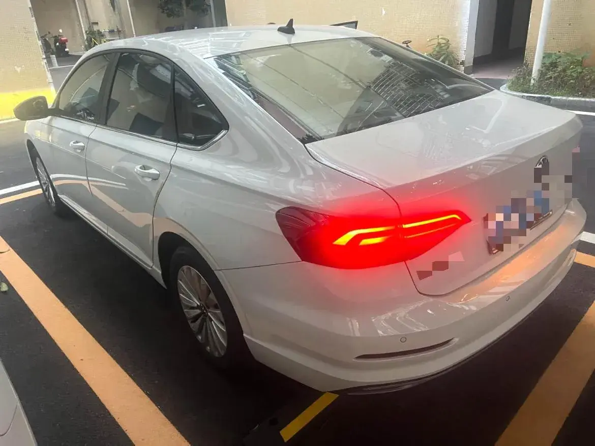 2021 VOLKSWAGEN LAVIDA thumbnail 3