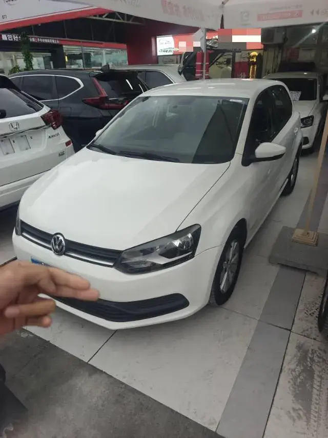 2016 VOLKSWAGEN POLO view 1