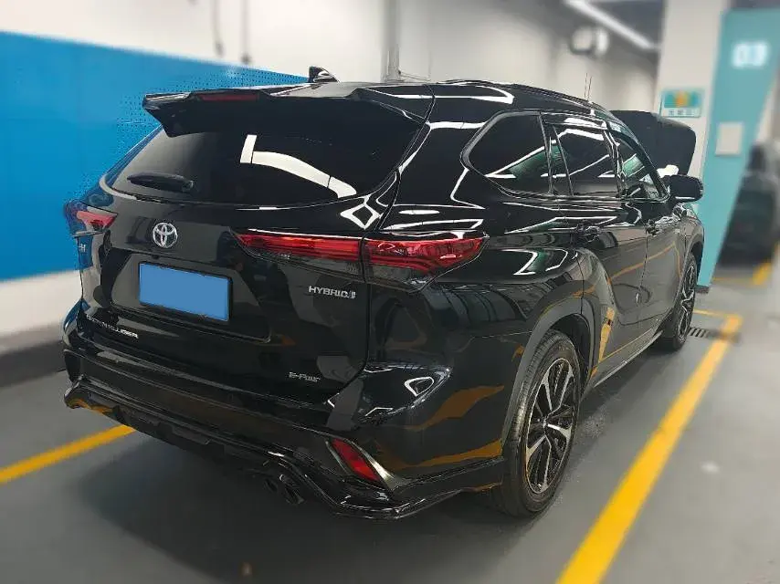 2022 TOYOTA CROWN thumbnail 2