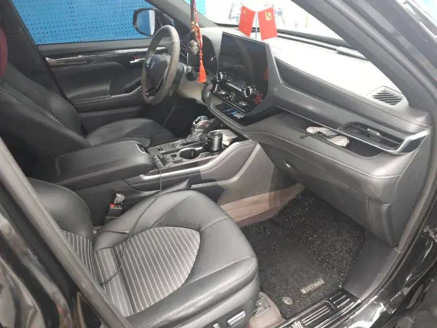 2022 TOYOTA CROWN thumbnail 3