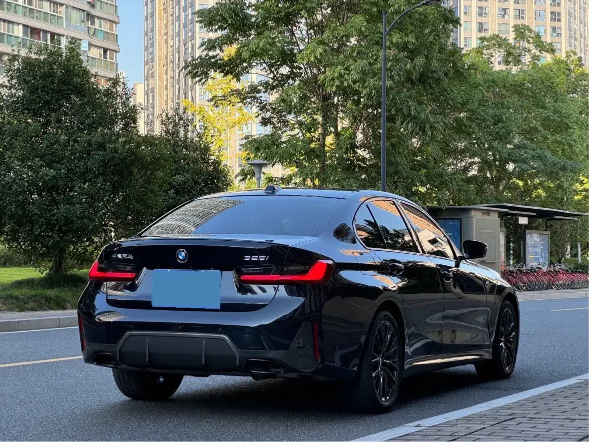 2024 BMW 3 thumbnail 4