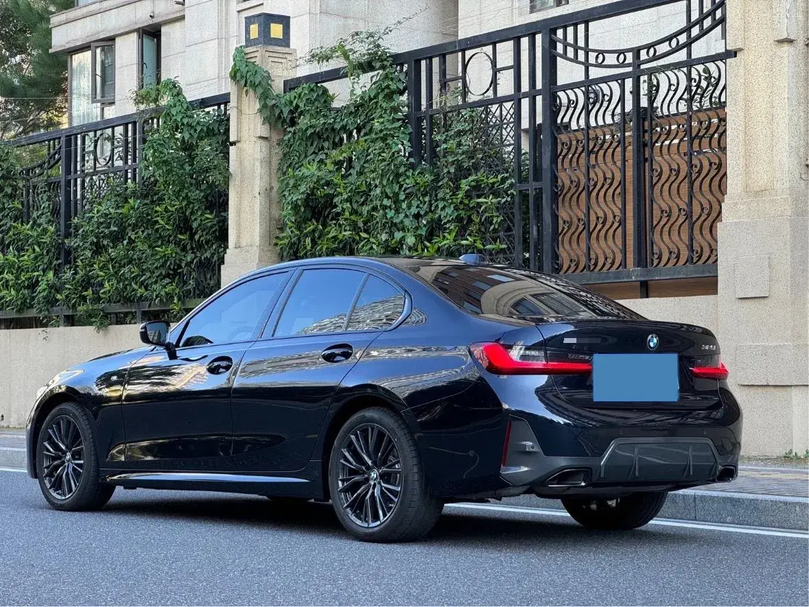 2024 BMW 3 thumbnail 2