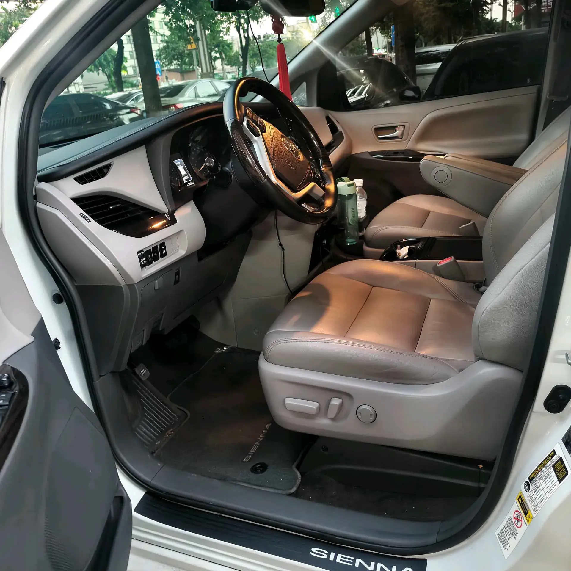 2019 TOYOTA AVALON thumbnail 4