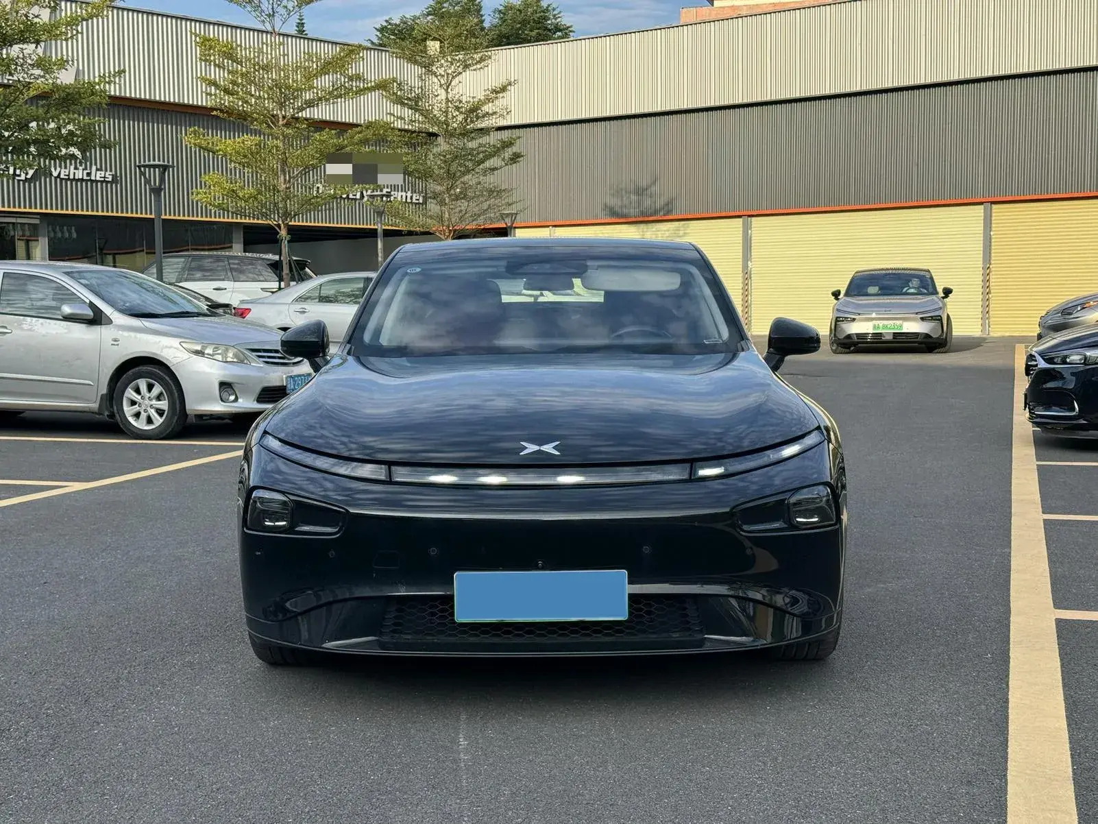 2023 XPENG P7 thumbnail 2