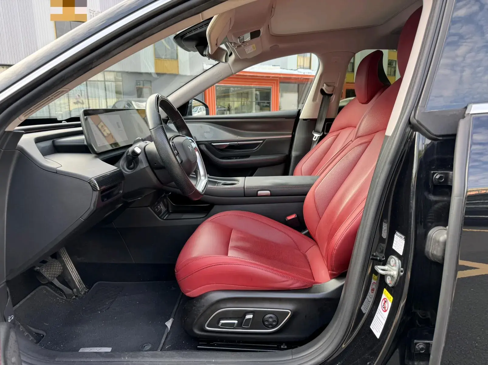 2023 XPENG P7 thumbnail 4