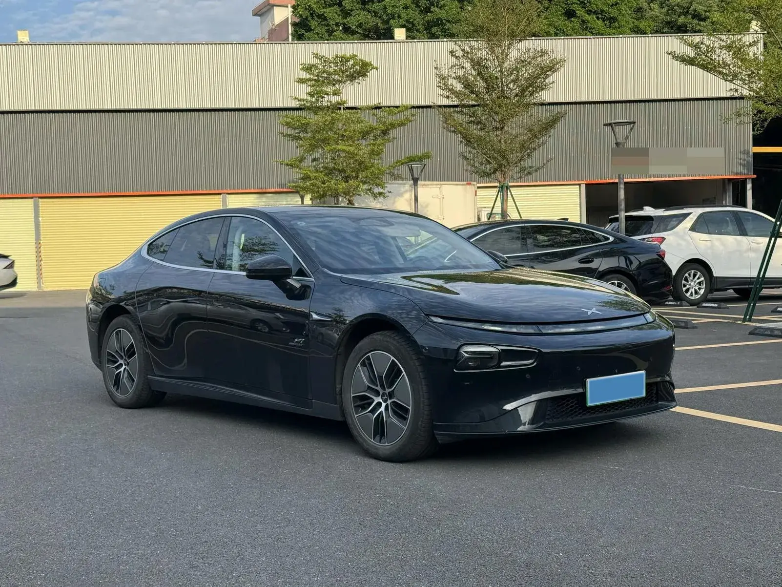 2023 XPENG P7 thumbnail 3