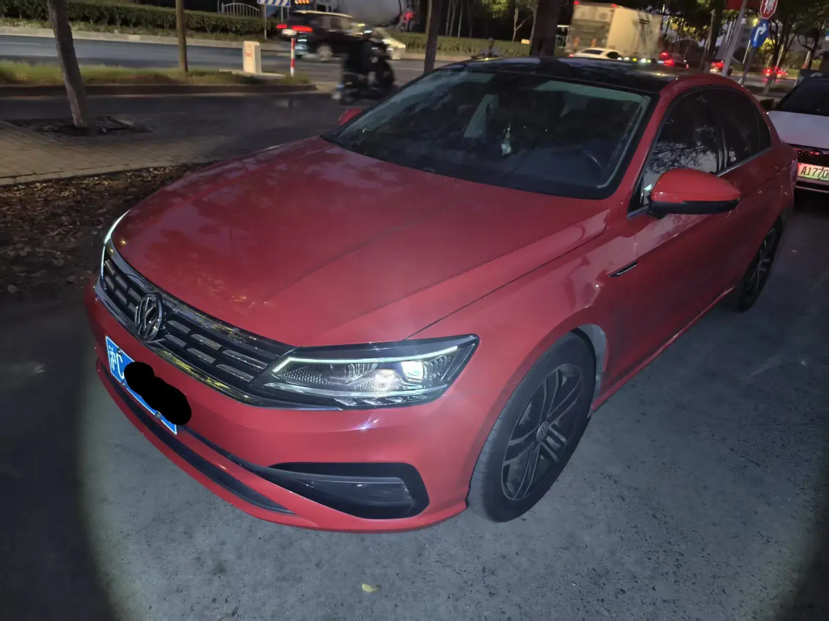 2021 VOLKSWAGEN LAMANDO view 1